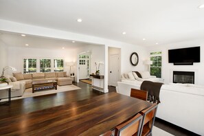 Open Floor Plan With Dining Area Seating For 10