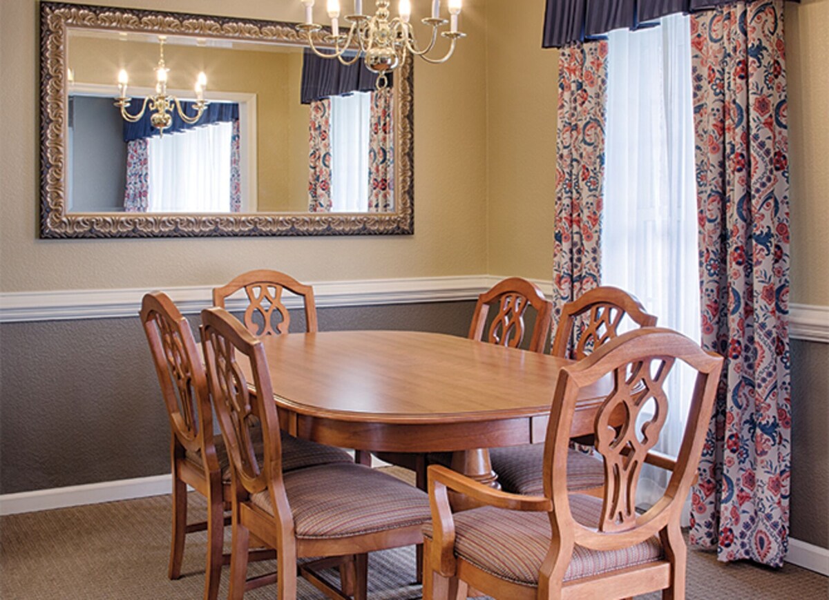 Save on your Williamsburg stay!