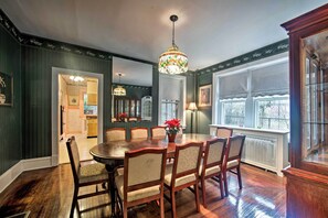 Dining Room | 1st Floor | Dishware & Flatware Provided
