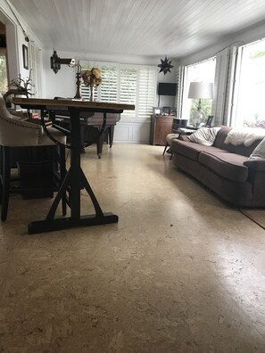 sunroom sofa sleeper