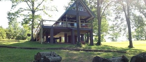 Lovely deck with a ramp for easy access