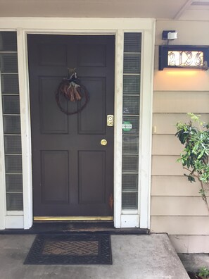 Entry W/Key Pad