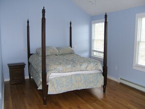 Master bedroom 4 poster mahogany queen bed