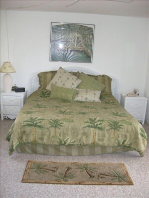 Master bedroom/king bed