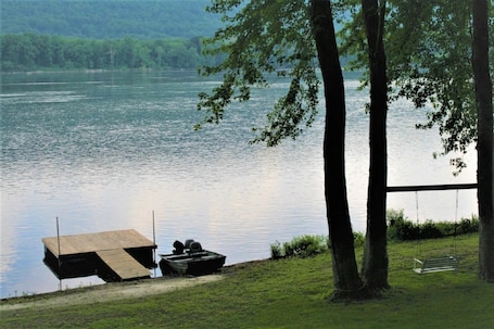 Directly on the river front with private dock and swing on the riverbank