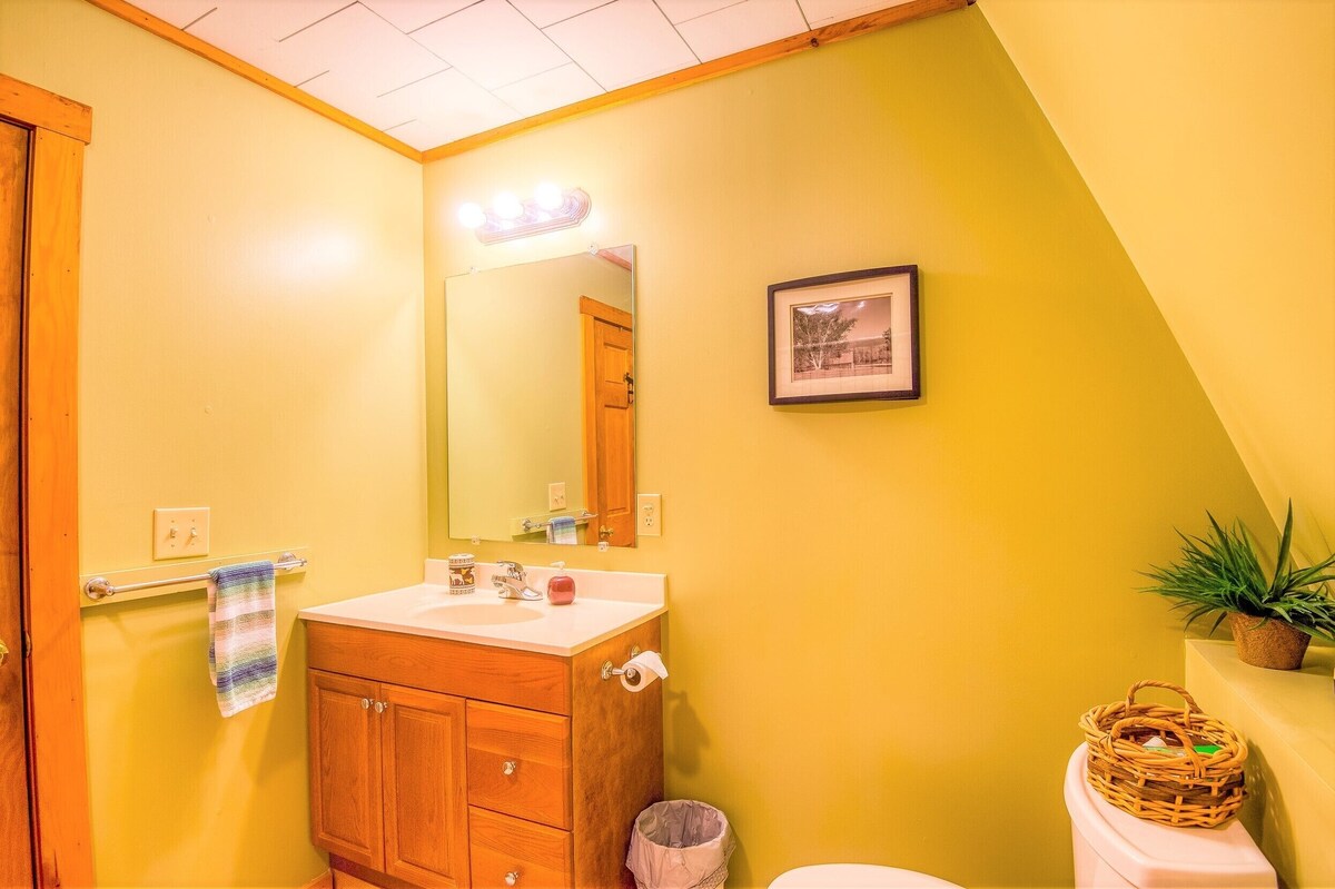 White Mountain Barn GuestHouse w/ Views!