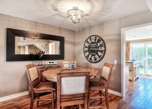 Dining Area off Kitchen STR15-0403