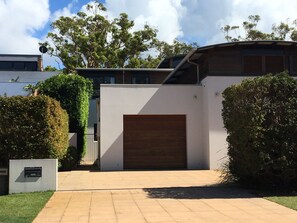 Single Remote Controlled Garage 