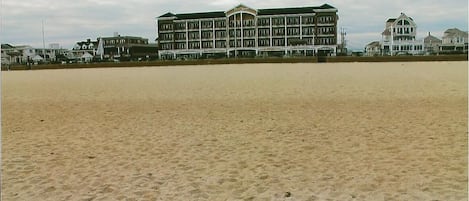 Sea Spray Condo in the heart of Hampton Beach, voted top 5 best beaches in US!