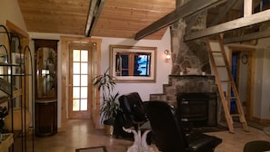 Brockway Lakeview Cabin - Entry & Livingroom
