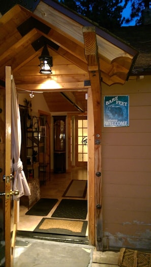 Lakeview Brockway Cabin - Front Door