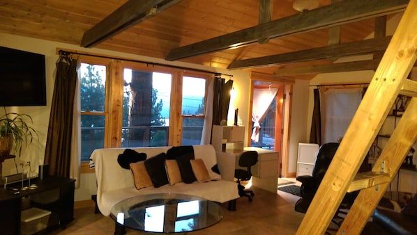 Brockway Lakeview Cabin - Living room, looking toward Front Door, TV screen