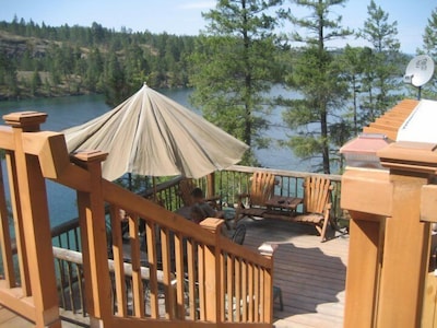 Yurt living, lake front, hiking, shopping, parade, concert, fireworks display