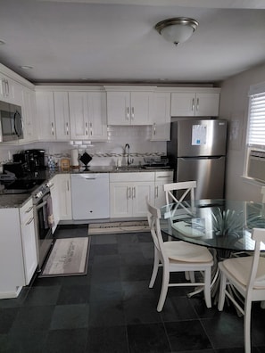 kitchen/dining room
