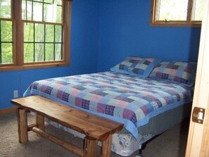 bedroom with queen bed