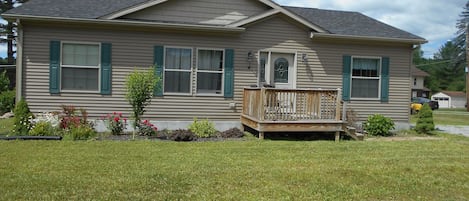 Schroon Lake Ranch House 4 Hopkins Way