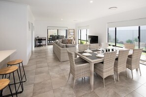 21A Fairbairn Rd 14 (5)