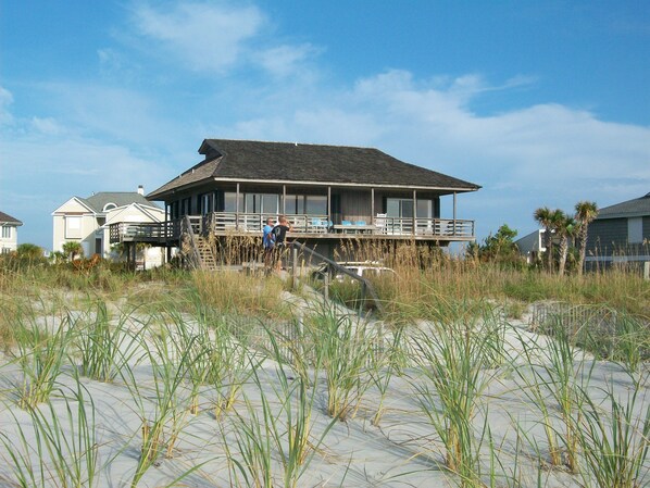 Cozy ocean front frequently called "A REAL beach house!"