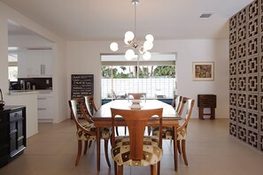 dining room to covered patio