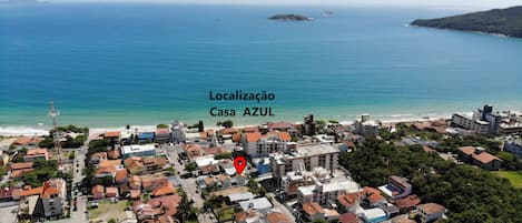 Vista Aérea - Casa a 70 metros da Praia.