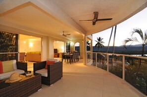 Balcony Lounge & Dining