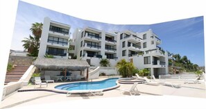 Swimming pool in addition to the ocean!