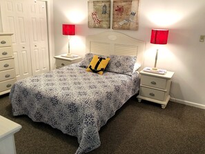 2nd Floor Queen bed/private bath/TV
adjoining sm room w/bunk beds
