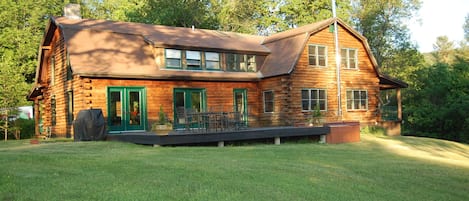 Main deck of Stonewall with Viking Grille to left, hot tub to right.