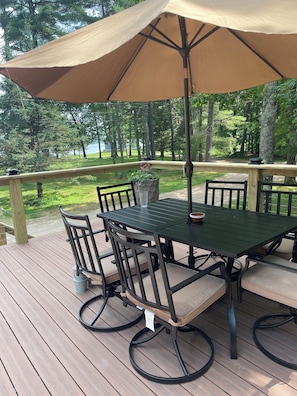 Two level deck for dining and viewing 