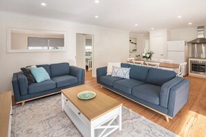 Living room (2)