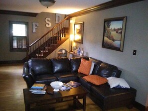 KP1404 - Main Floor - Living Room