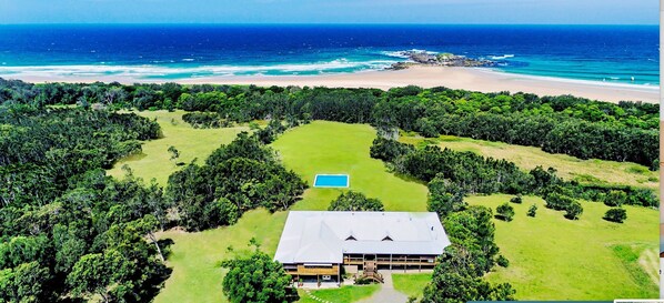 Tranquilo Beach House - in Woolgoolga