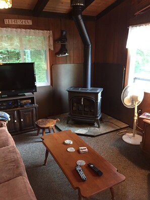 Living room with new gas heating stove!