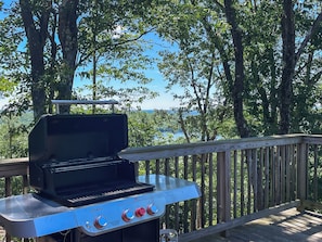 Large raised deck area with grille for cooking alfresco style