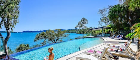 yacht harbour tower hamilton island address