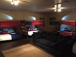 Bunk Room-Sleeps 15