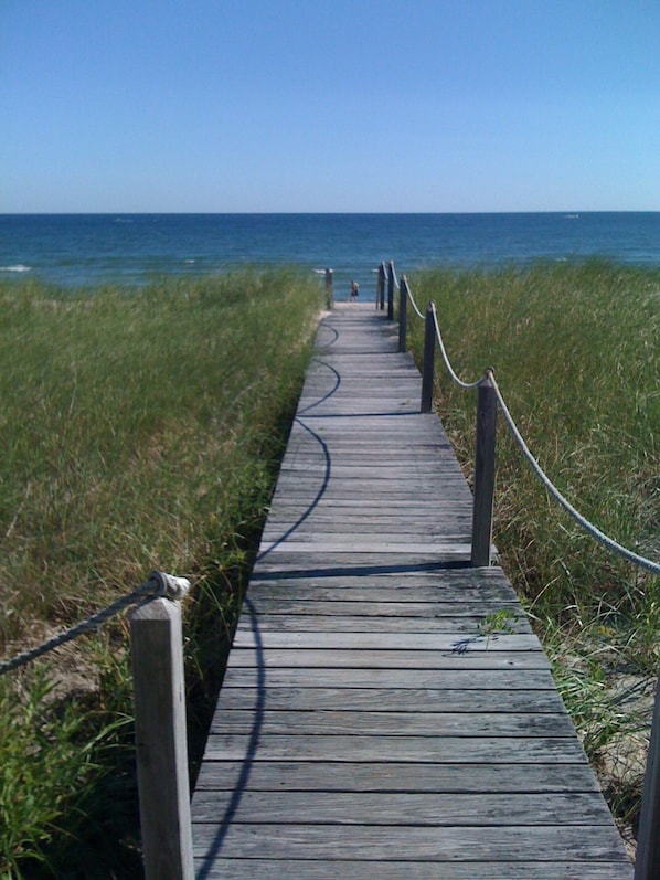 path to beach 