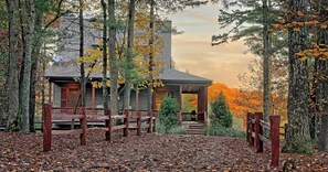 Drive into Cottage In The Woods Retreat