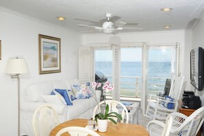 Beautiful cottage style living room & dining room