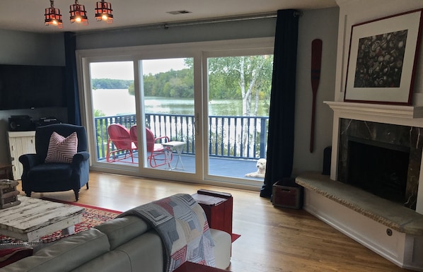 panoramic views of lake from the family room and wood burning fireplace.