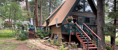 Darling cabin in the woods.