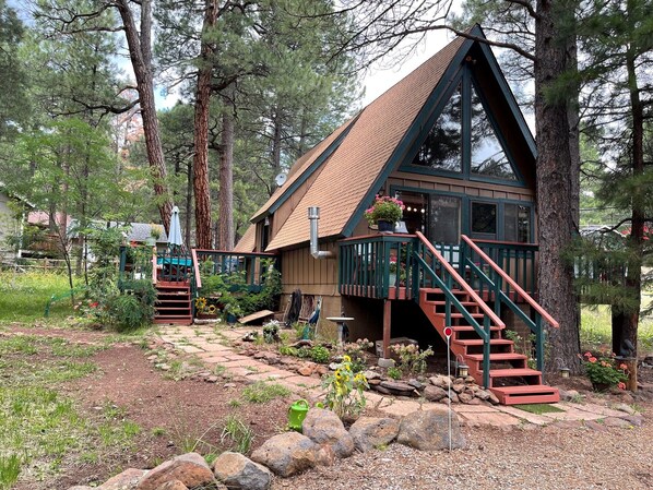 Darling cabin in the woods.