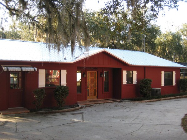 Front View of Main House in circle drive