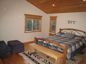 Master Bedroom Upstairs w/King bed & Twin sleeper