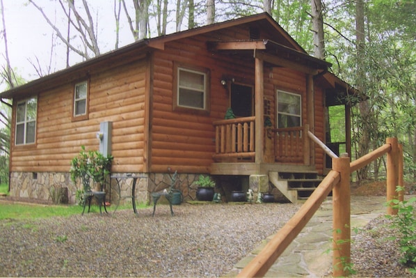 Cabin borders park. Glass doors open to pourch ovrlkg creek, see/hear from bed