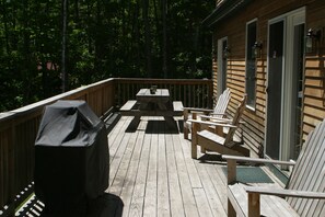 Deck w/ Grill & Table