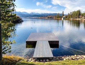 Bring your boat and tie up at our private dock -- the boat ramp is 1/4 mile away