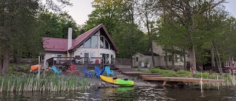 Lakefront Chalet with your own private dock
