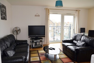 BEAUTIFUL 2 BEDROOM FLAT WITH WI FI,SLEEPS 6