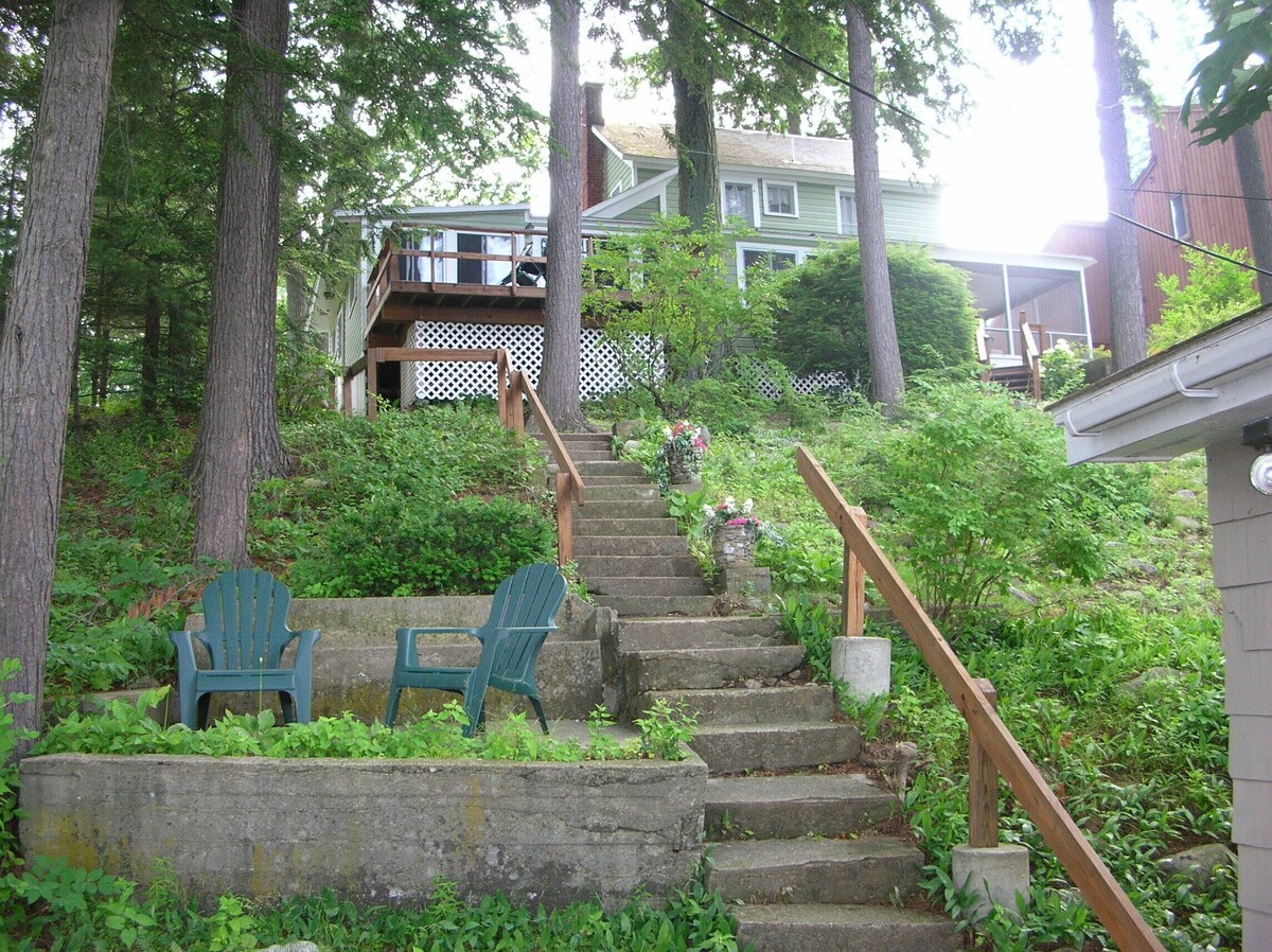 Westview on Lake George, Beautiful ,Lakefront Home, Perfect for Family Reunions
